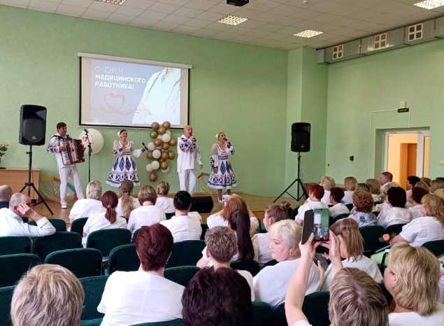 Ансамбль «Горница» поздравил пензенских медиков с профессиональным праздником